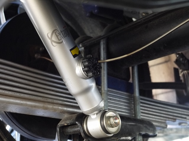 介護タクシーの車両のサスペンションの画像
